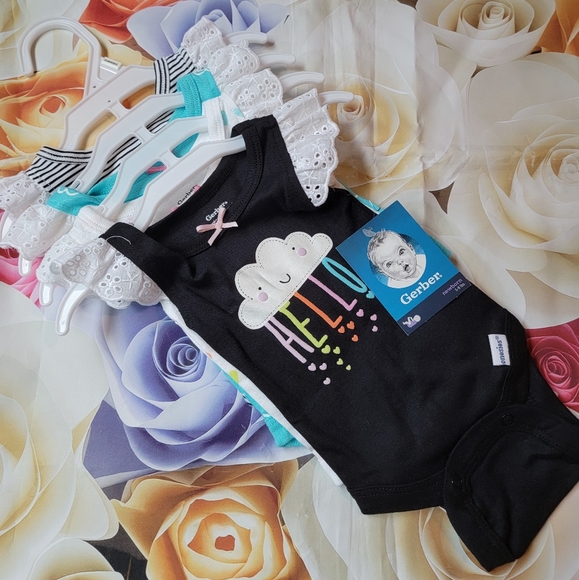 Gerber Other - Nwt new 4 gerber bodysuits newborn girls
